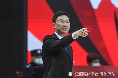 第813章地下情人叶辰虽然没有对顾秋怡的话做任何回应，但童年的记忆在脑海中不断浮现之后，还是潜移默化的，让他感觉和顾秋怡拉近了一些距离。